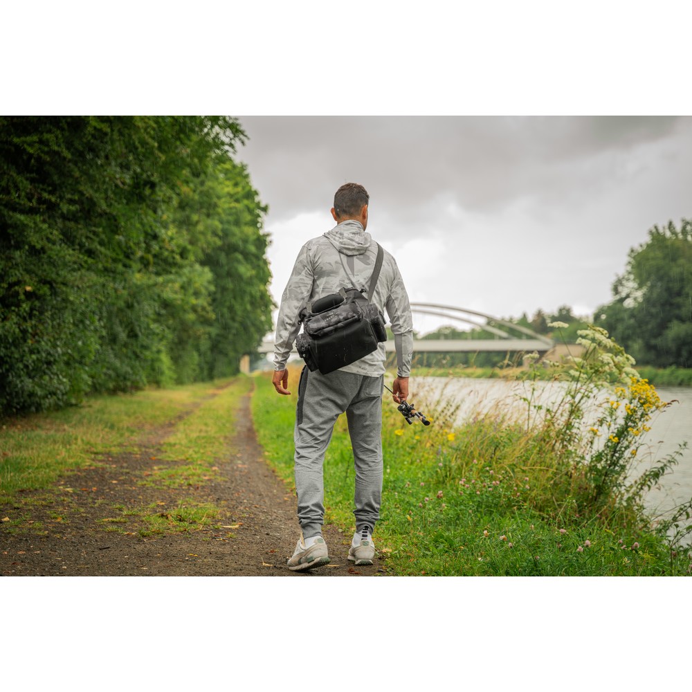 Fox Rage Camo Voyager Medium Tackle Bag 