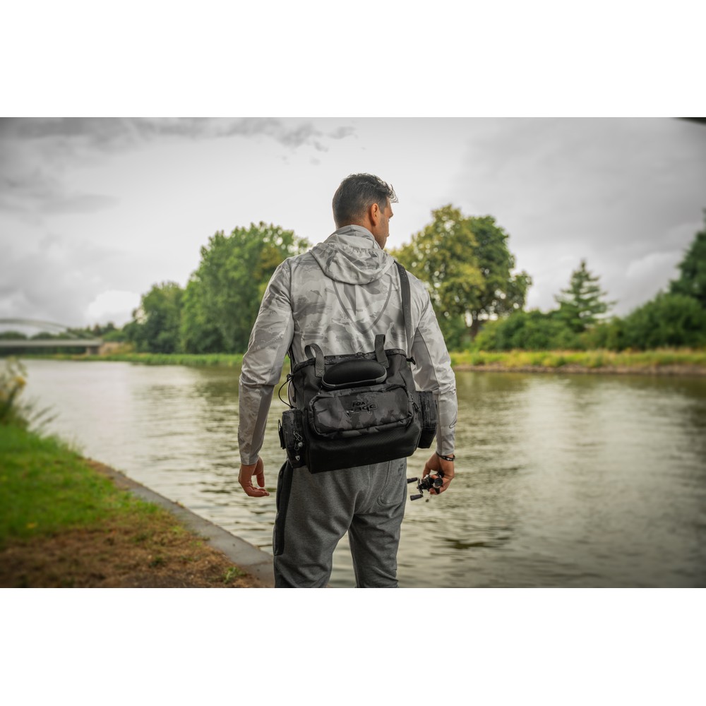 Fox Rage Camo Voyager Medium Tackle Bag 