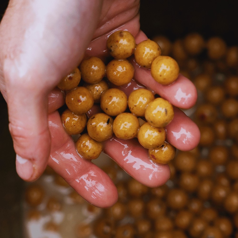 Dynamite Baits Peppered Fruit Liquid Attractant - 500ml 