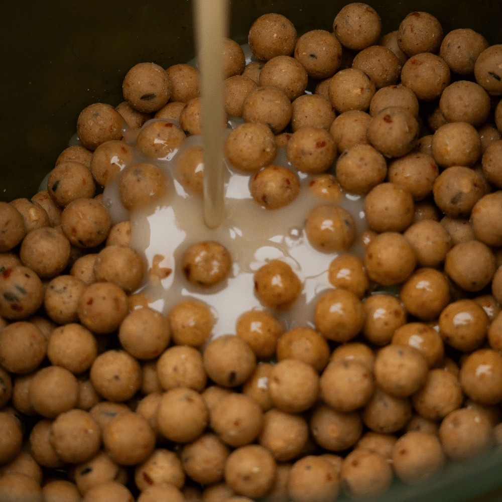 Dynamite Baits Peppered Fruit Liquid Attractant - 500ml 